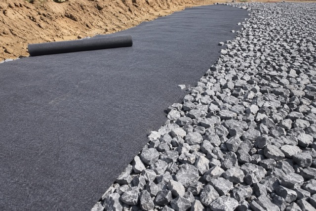 Použití geotextilie Mokrutex PES na stavbě